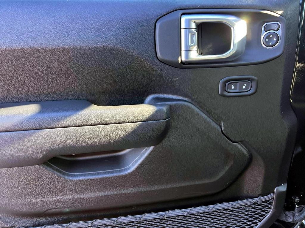 2025 Jeep Wrangler 4-Door Summit 4x4