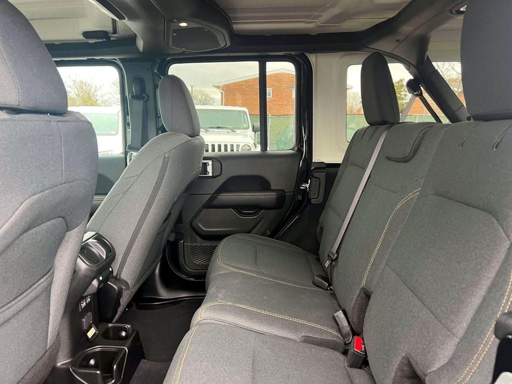 2025 Jeep Wrangler 4-Door Sahara 4x4