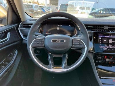 2023 Jeep Grand Cherokee Laredo 4x4