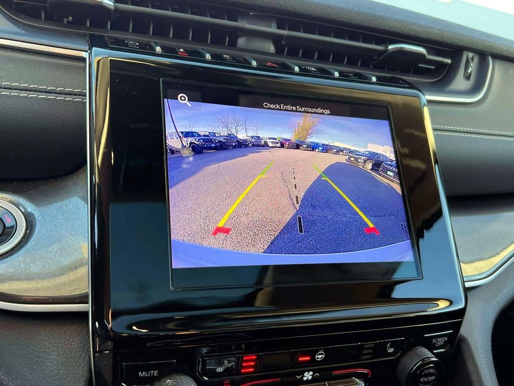 2023 Jeep Grand Cherokee Laredo 4x4