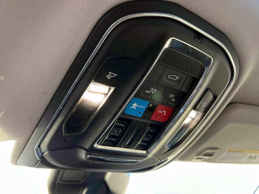 2023 Jeep Grand Cherokee Laredo 4x4