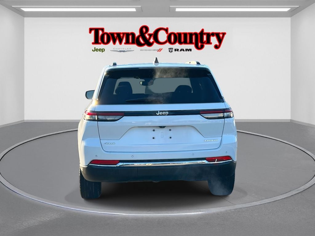 2023 Jeep Grand Cherokee Laredo 4x4