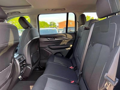 2023 Jeep Grand Cherokee Laredo 4x4