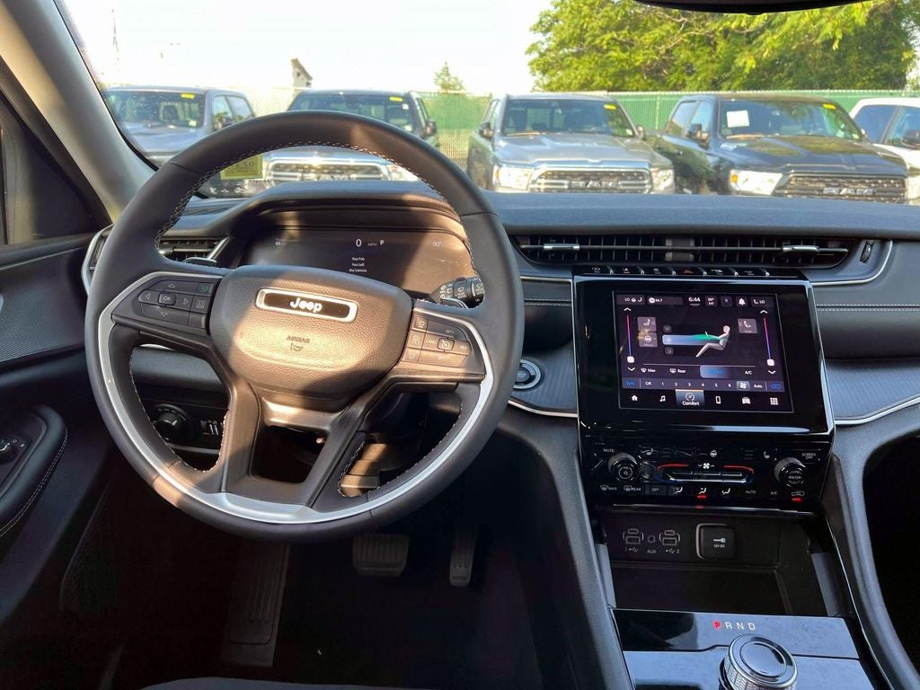 2023 Jeep Grand Cherokee Laredo 4x4