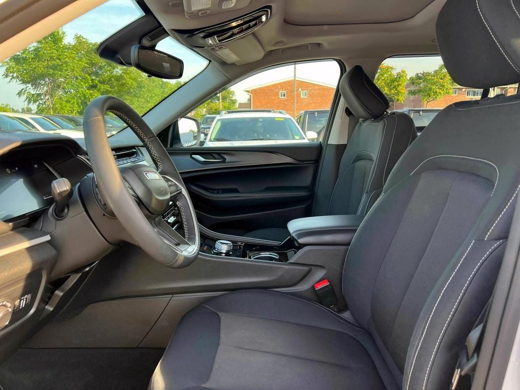 2023 Jeep Grand Cherokee Laredo 4x4