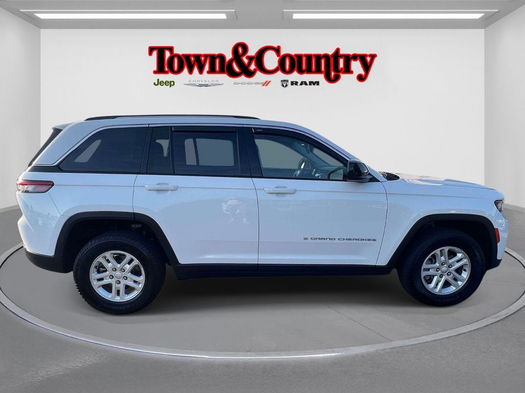2023 Jeep Grand Cherokee Laredo 4x4