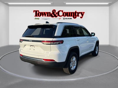 2023 Jeep Grand Cherokee Laredo 4x4