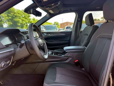 2024 Jeep Grand Cherokee Laredo X 4x4