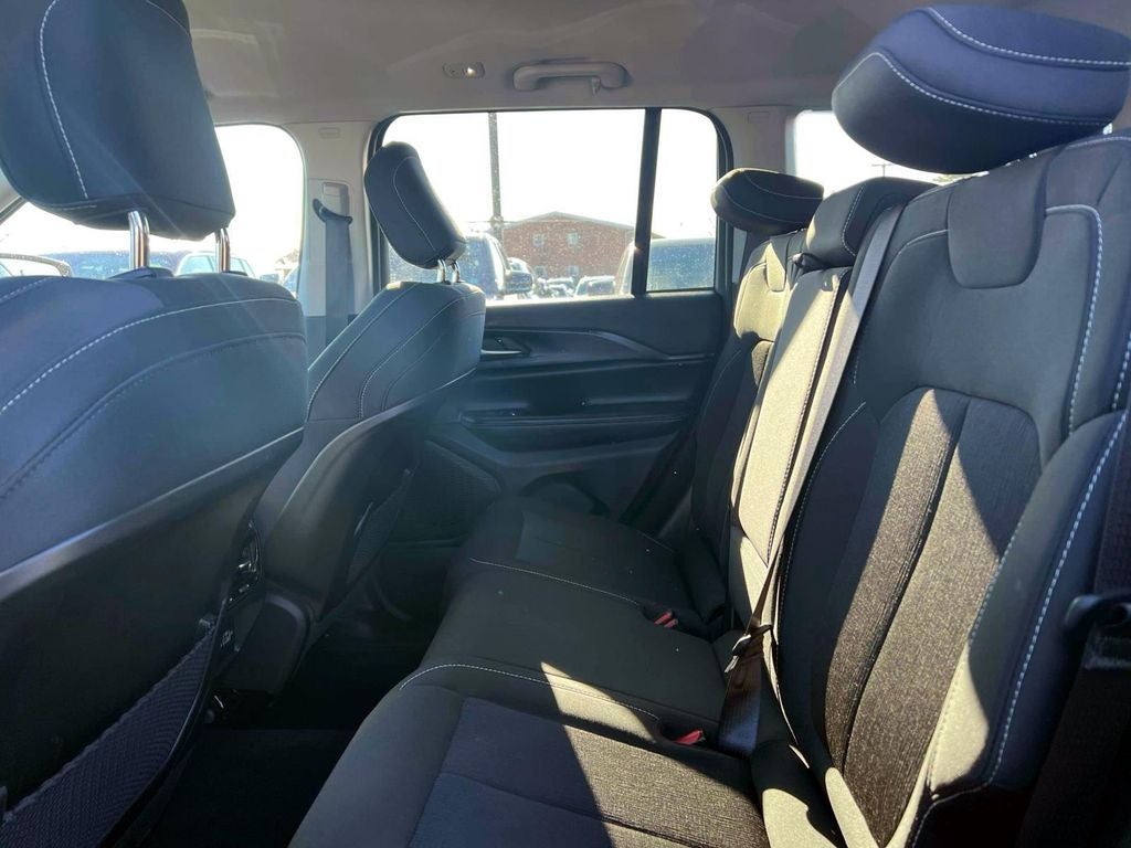 2023 Jeep Grand Cherokee Laredo 4x4