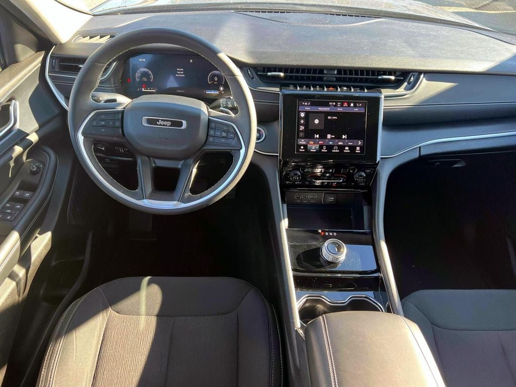 2023 Jeep Grand Cherokee Laredo 4x4