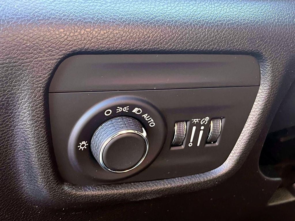 2023 Jeep Grand Cherokee Laredo 4x4