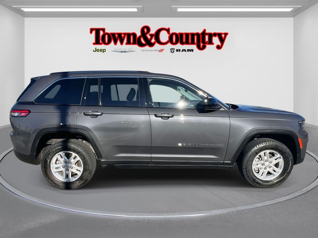 2023 Jeep Grand Cherokee Laredo 4x4