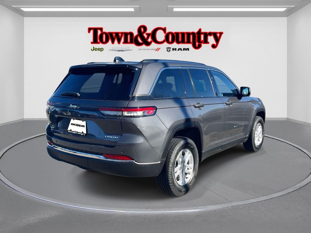 2023 Jeep Grand Cherokee Laredo 4x4