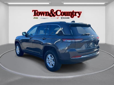 2023 Jeep Grand Cherokee Laredo 4x4