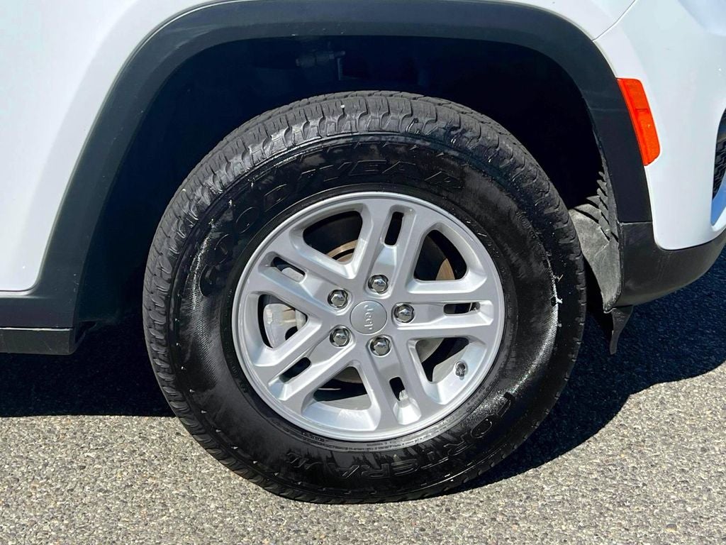 2025 Jeep Grand Cherokee Laredo 4x4