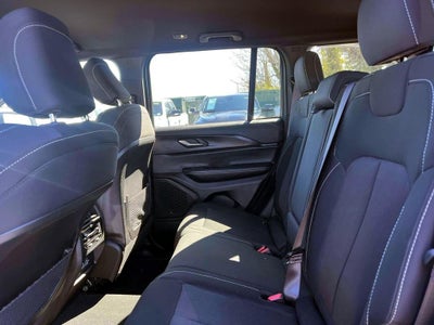 2025 Jeep Grand Cherokee Laredo 4x4