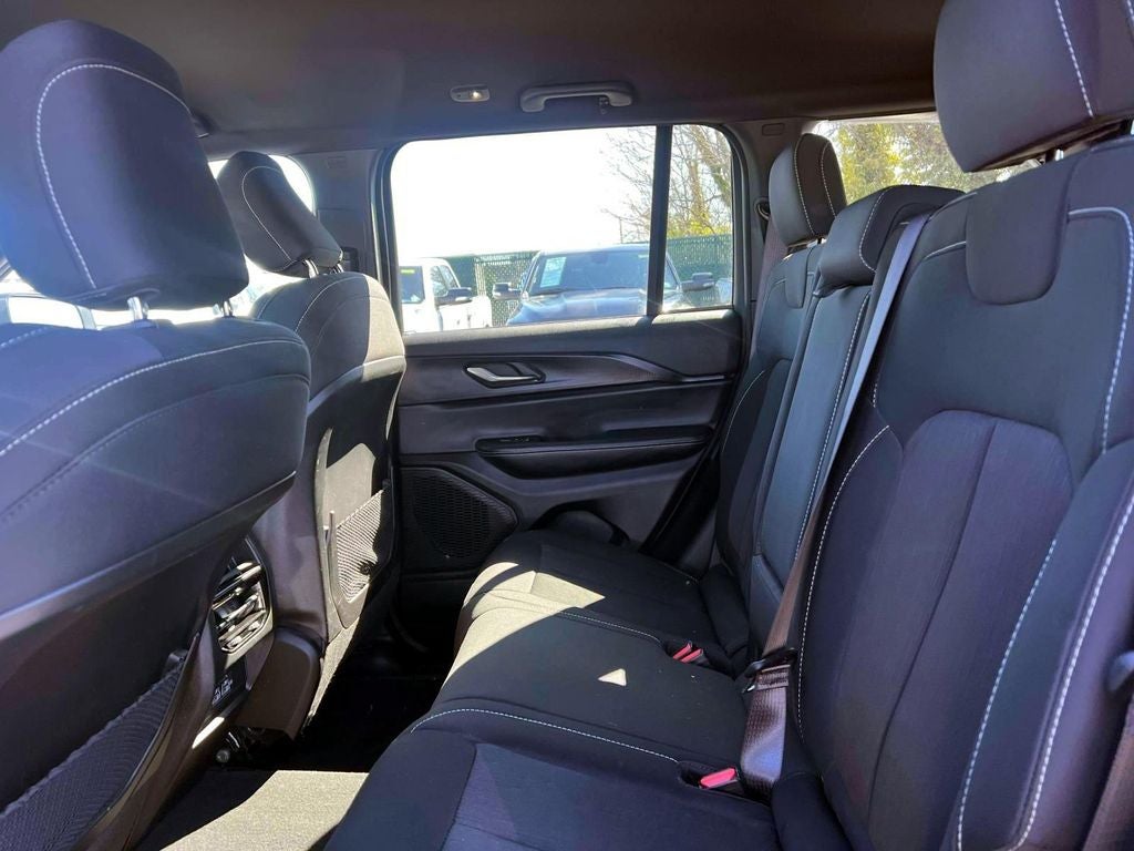2025 Jeep Grand Cherokee Laredo 4x4