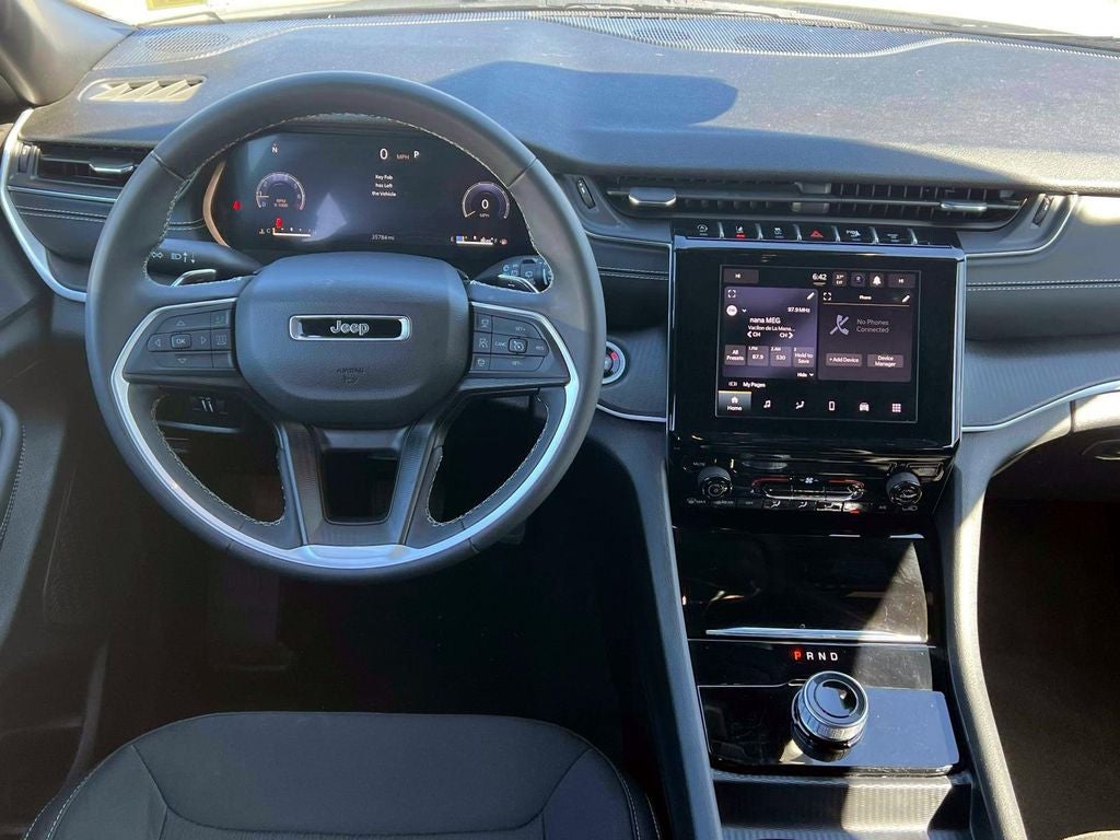 2025 Jeep Grand Cherokee Laredo 4x4
