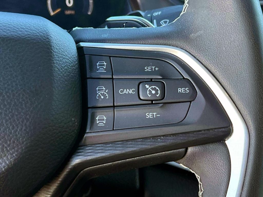 2025 Jeep Grand Cherokee Laredo 4x4