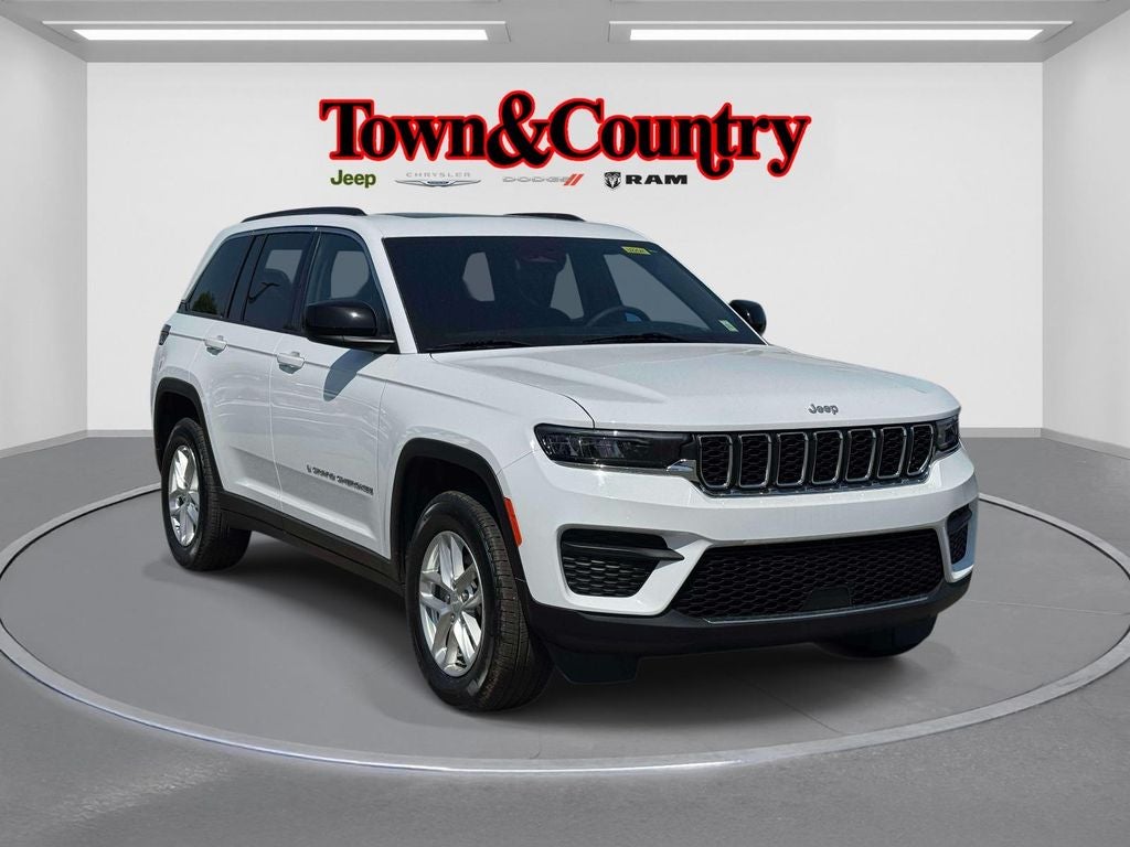 2025 Jeep Grand Cherokee Laredo X 4x4