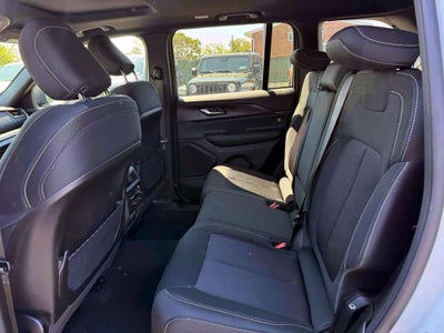 2025 Jeep Grand Cherokee Laredo X 4x4