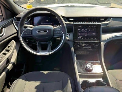 2025 Jeep Grand Cherokee Laredo X 4x4