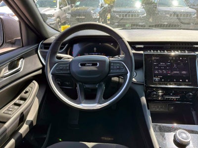 2025 Jeep Grand Cherokee Laredo X 4x4
