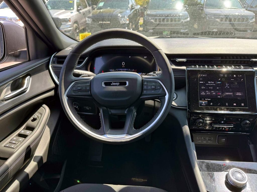 2025 Jeep Grand Cherokee Laredo X 4x4