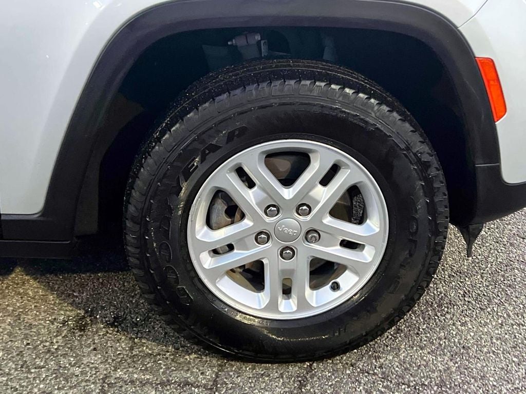 2023 Jeep Grand Cherokee Laredo 4x4