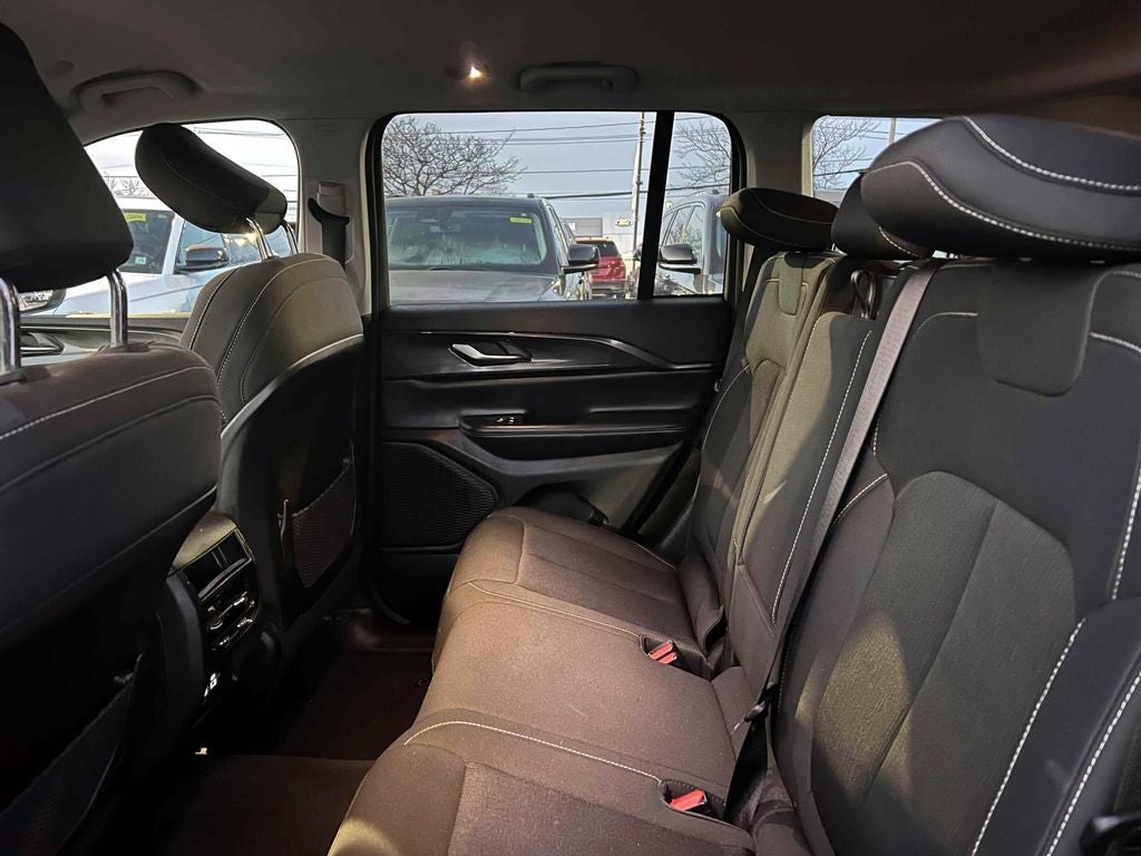 2023 Jeep Grand Cherokee Laredo 4x4