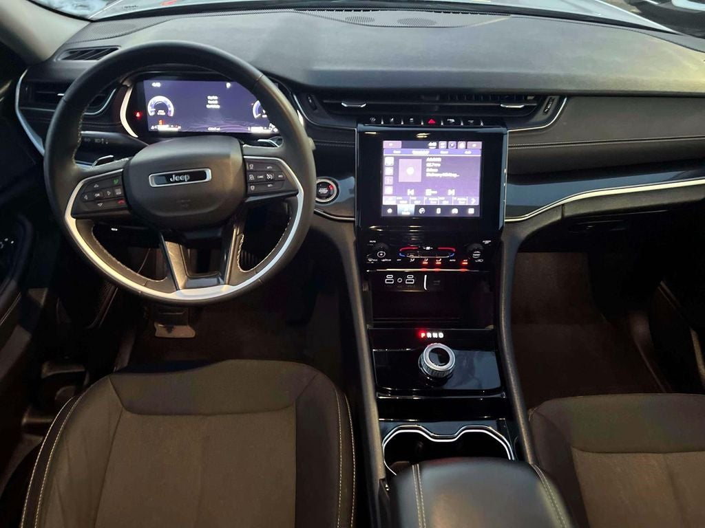 2023 Jeep Grand Cherokee Laredo 4x4