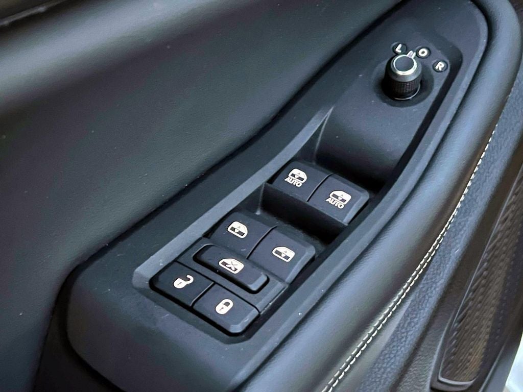 2023 Jeep Grand Cherokee Laredo 4x4