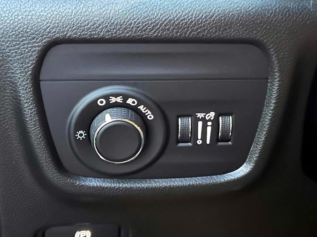 2023 Jeep Grand Cherokee Laredo 4x4