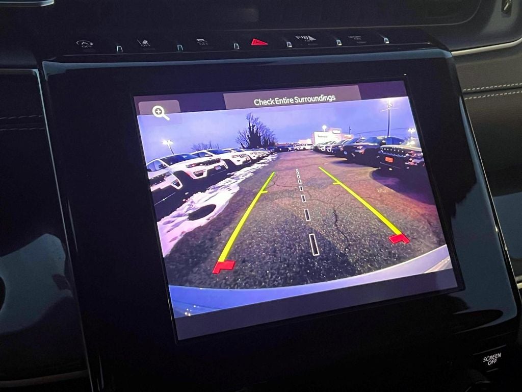 2023 Jeep Grand Cherokee Laredo 4x4