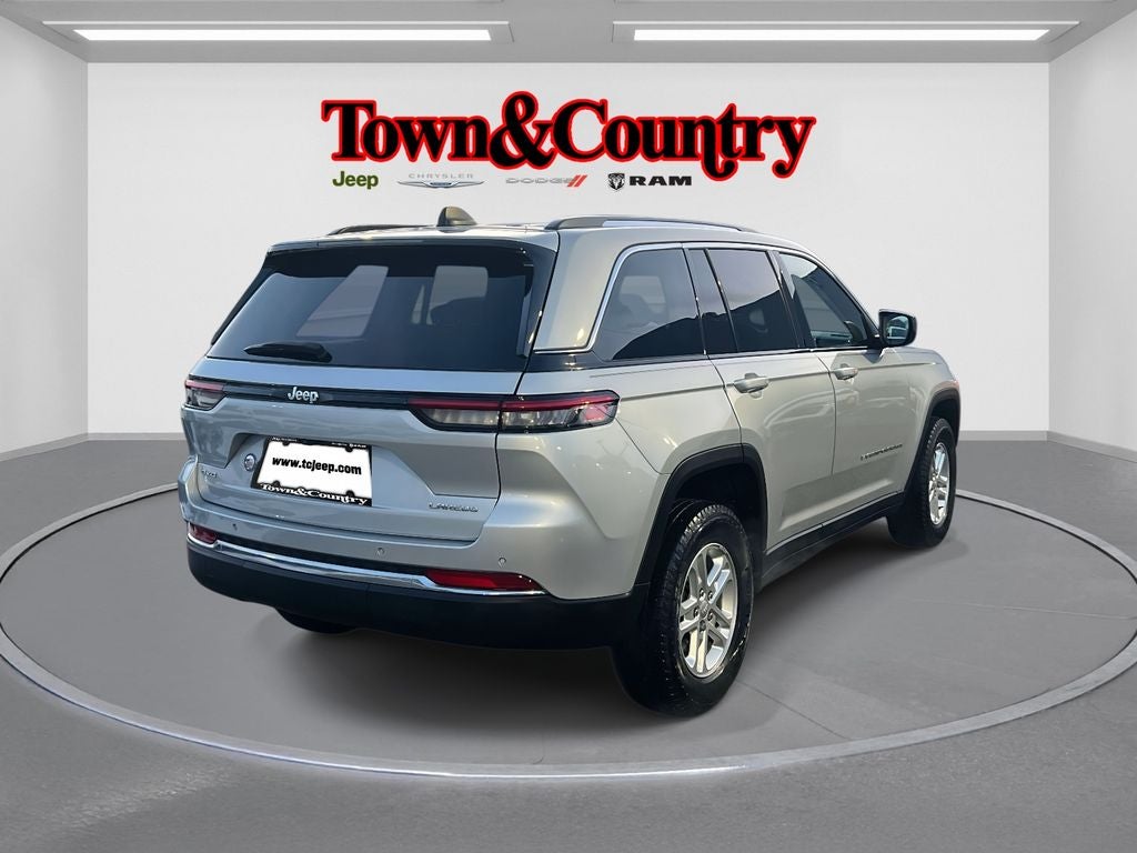 2023 Jeep Grand Cherokee Laredo 4x4