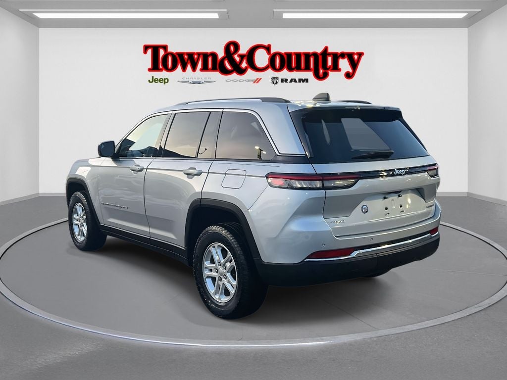 2023 Jeep Grand Cherokee Laredo 4x4