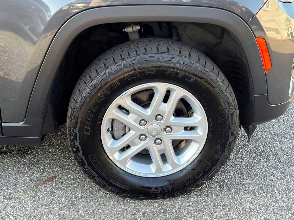 2023 Jeep Grand Cherokee Laredo 4x4