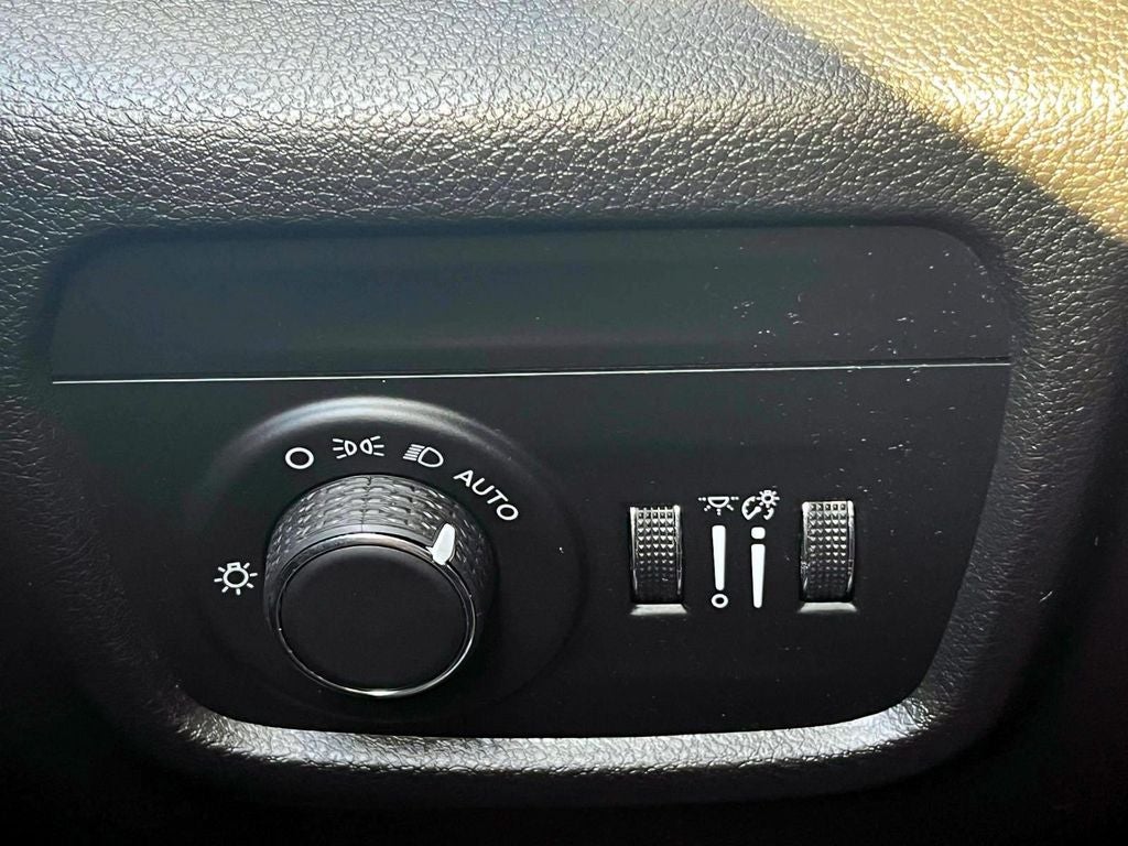2023 Jeep Grand Cherokee Laredo 4x4