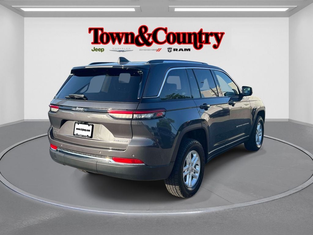 2023 Jeep Grand Cherokee Laredo 4x4