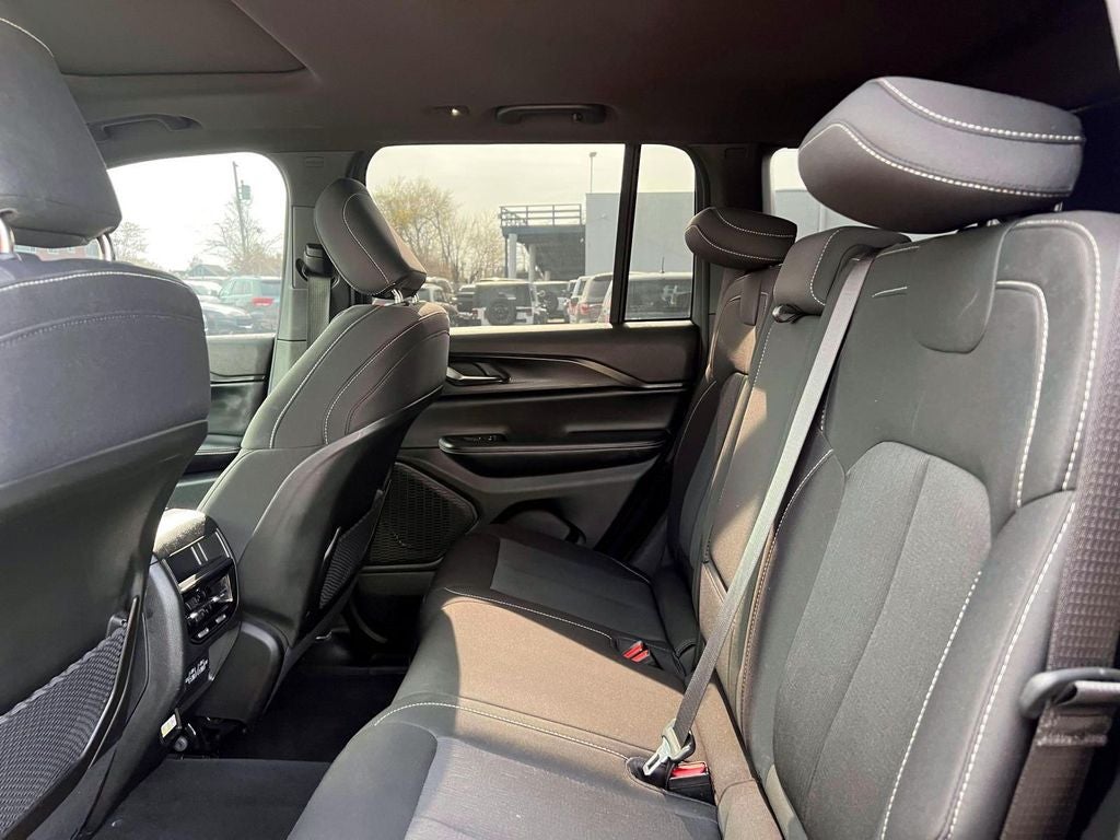 2024 Jeep Grand Cherokee Laredo X 4x4