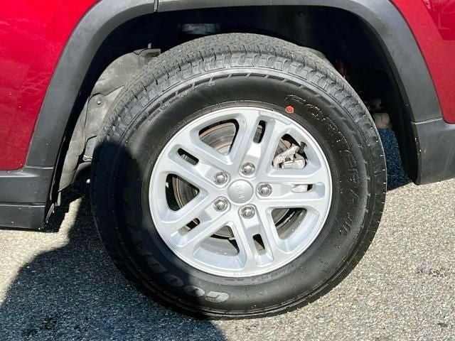 2023 Jeep Grand Cherokee Laredo 4x4