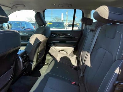 2023 Jeep Grand Cherokee Laredo 4x4