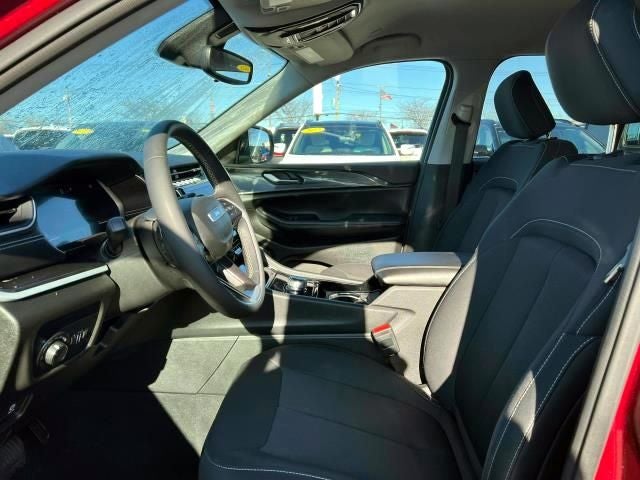 2023 Jeep Grand Cherokee Laredo 4x4