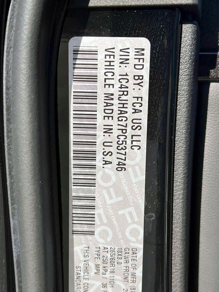 2023 Jeep Grand Cherokee Laredo 4x4