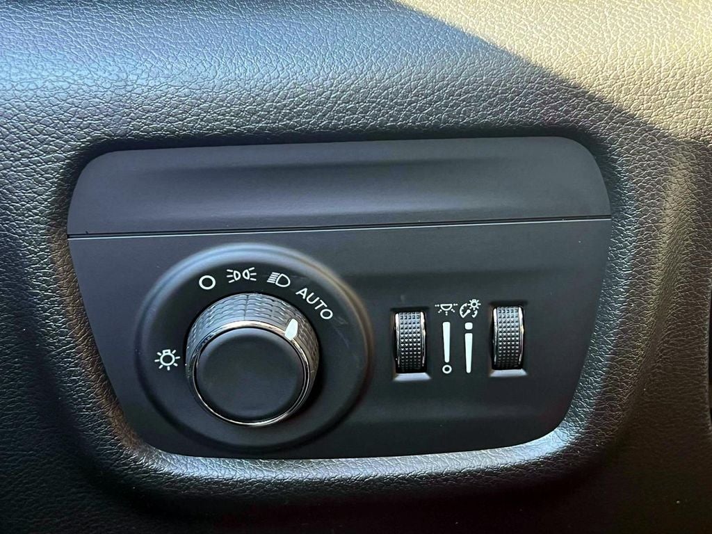 2023 Jeep Grand Cherokee Laredo 4x4