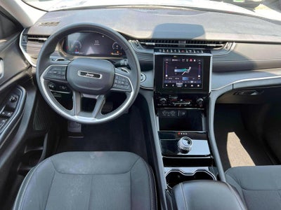 2023 Jeep Grand Cherokee Laredo 4x4