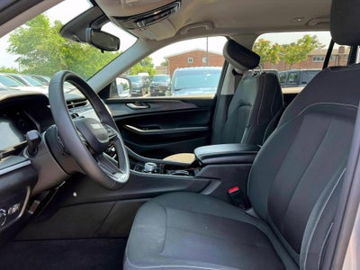 2023 Jeep Grand Cherokee Laredo 4x4