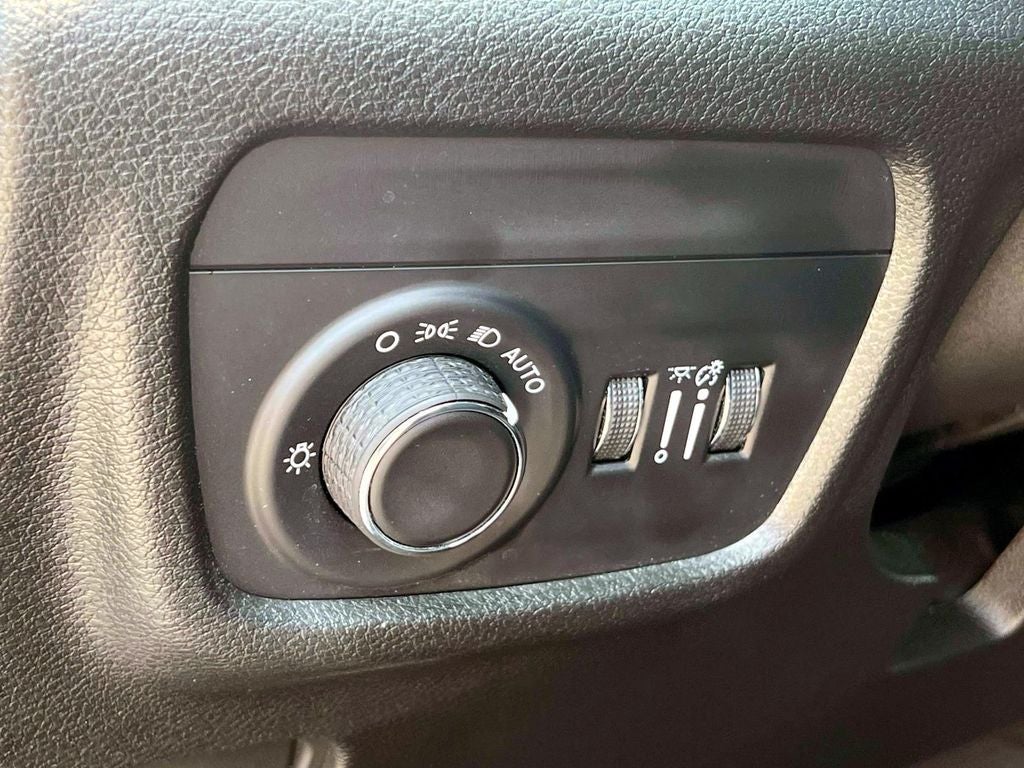2023 Jeep Grand Cherokee Laredo 4x4