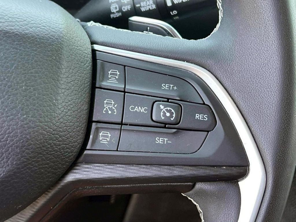 2023 Jeep Grand Cherokee Laredo 4x4
