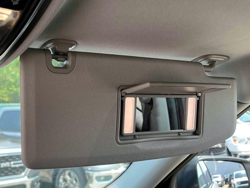2023 Jeep Grand Cherokee Laredo 4x4